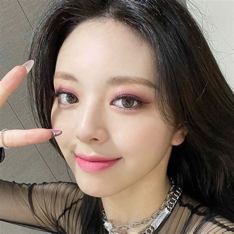 Yuna Itzy Icons Lq Selca Icon Hq