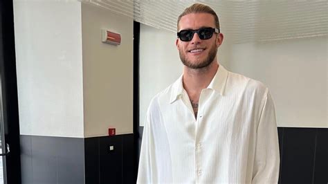 Loris Karius Torna A Casa Con Aria La Prima Foto Da Pap Con I Jeans