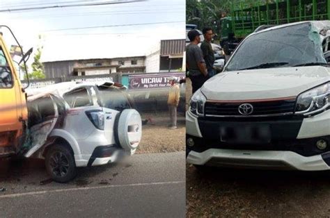 Oleng Usai Menyalip Kendaraan Di Depan Toyota Rush Disundul Truk