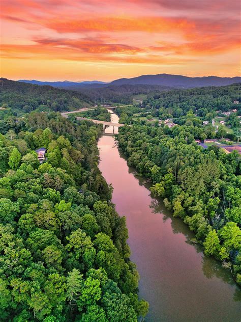 Filethe Hiwassee River As It Flows Through Murphy Nc Wikimedia Commons