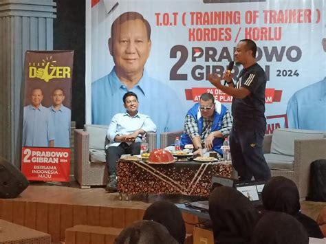 Mantan Gubernur Sulsel Beri TOT Tim Dozer Prabowo Gibran Wajib Menang