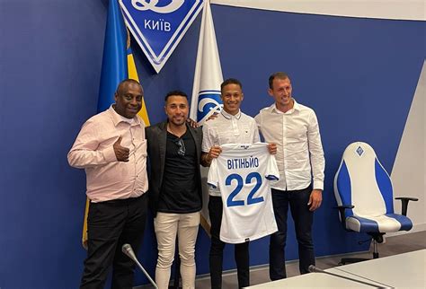 Negociado Pelo Athletico Atacante Vitinho Apresentado Pelo D Namo De