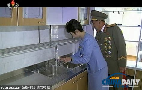 朝鲜劳动党成立68周年 金正恩携夫人看演出兴趣浓（图）[13] 中文国际