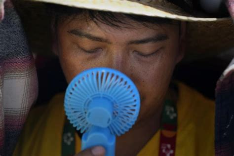 La Jornada Maya Internacional Ap El Calor Sofocante Del Verano