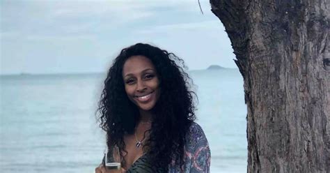 Alexandra Burke Shares Beach Bikini Snap From Thailand Showing Off Killer Abs On New Year S Day