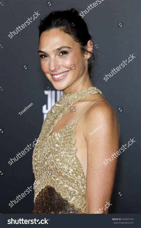 Gal Gadot World Premiere Justice League Stock Photo 754537144 ...