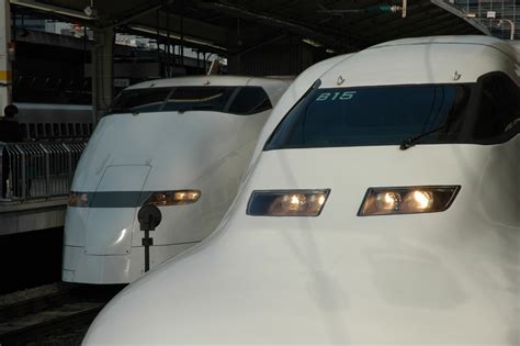 Shinkansen 300 Series Meets 700 Series Tokyo Station Foto And Bild