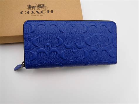 同様 正規品 30 Coach コーチ 長財布 ジッピーウォレット 財布 メンズ レディス 青 ブルー シグネチャー男性用財布｜売買された