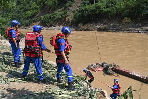 陝西商洛塌橋12死逾30人失蹤 四川漢源山洪至今發現8具遺體 Rthk