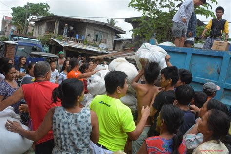 Pamimigay Ng Relief Goods Sa Mga Apektado Ng Pagbaha Sa City Of Ilagan