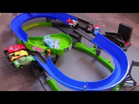 Cars 2 Stunt Racers Double Decker Speedway Playset Lightning McQueen