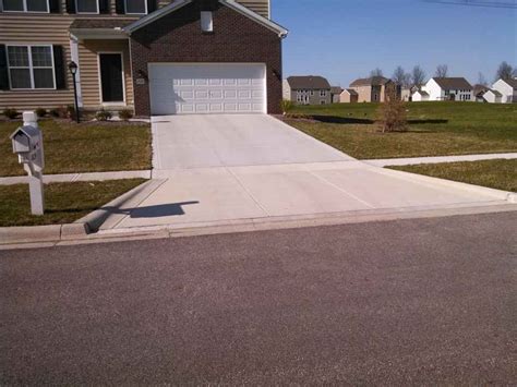 Common Problems When Applying Concrete Driveway Sealer - Xpedite Coatings