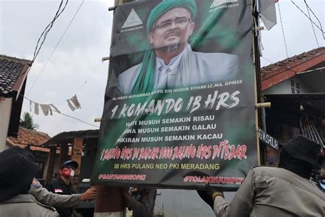 Spanduk Dan Baliho Habib Rizieq Dibongkar Satpol PP Kota Bogor Karena