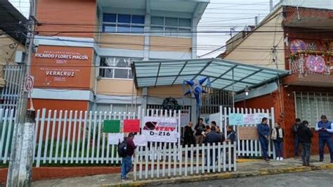 Maestros toman la Oficial B de Xalapa exigen destitución del director