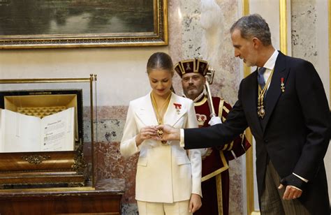 Princesa Leonor Compromete Se Os Seus Deveres De Herdeira Ao Trono