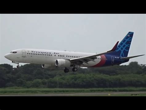 Momen Pesawat Sriwijaya Air Boeing Landing Di Bandara Soekarno