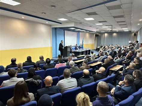 Foto U Tuzli Promovisana Knjiga Savremena Politika Na Bliskom Istoku