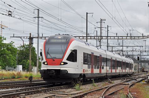 Rabe Auf Der S Verl Sst Den Bahnhof Pratteln Bahnbilder De