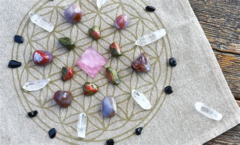 Crystal Grids: 3 Ways to Utilize Their Magic | YouAligned.com