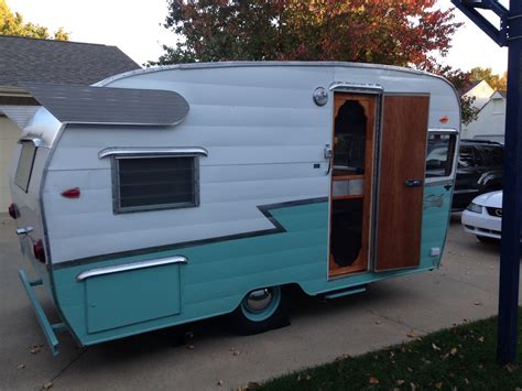 1964 Shasta camper | Shasta camper, Vintage travel trailers, Vintage camper