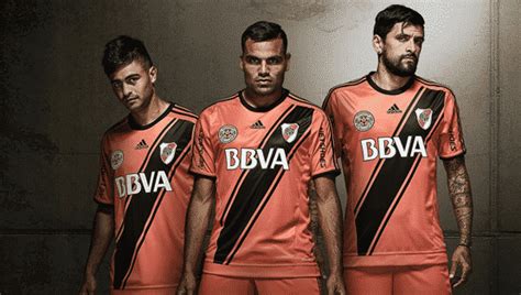 River Plate Et Adidas D Voilent Le Maillot Third