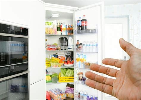 Дослідження: більшість продуктів з холодильника відправляються в сміття