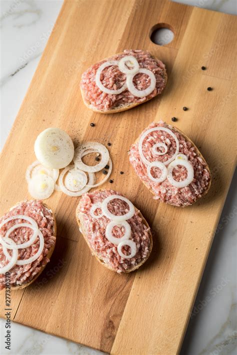 Deutsche Mettbr Tchen Mit Rohen Schweine Mett Br Tchen Butter