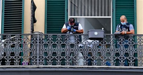 Napoli Bimbo Caduto Dal Balcone I Pm Non Credono Al Domestico Che