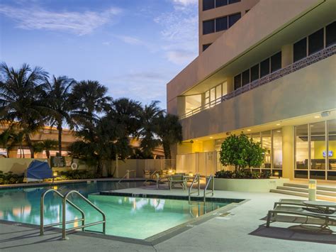 Holiday Inn Palm Beach-Airport Conf Ctr - Free Internet & More