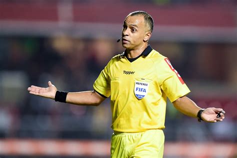 Wilton Pereira Sampaio Apita Jogo De Ida Da Semifinal Da Copa Do Brasil