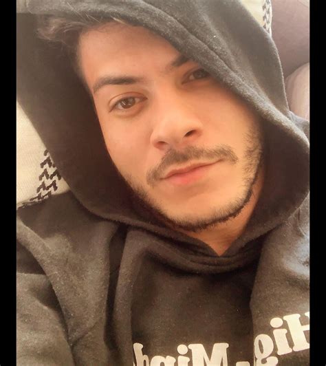 Foto Arthur Aguiar Exibe V Deo Na Web Ap S Sumi O Purepeople