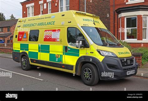 Nhs Emergency Ambulance Hi Res Stock Photography And Images Alamy