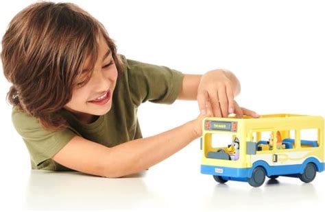 Bluey Bus, Bus Vehicle and Figures Pack, with Two 2.5-3" Figures ...