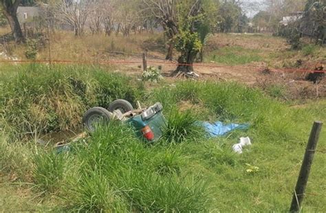 Conductor Fallece Al Volcar Su Camioneta En Tierra Blanca