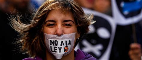 Analizando La Ley Mordaza En España Restricciones A La Libertad De