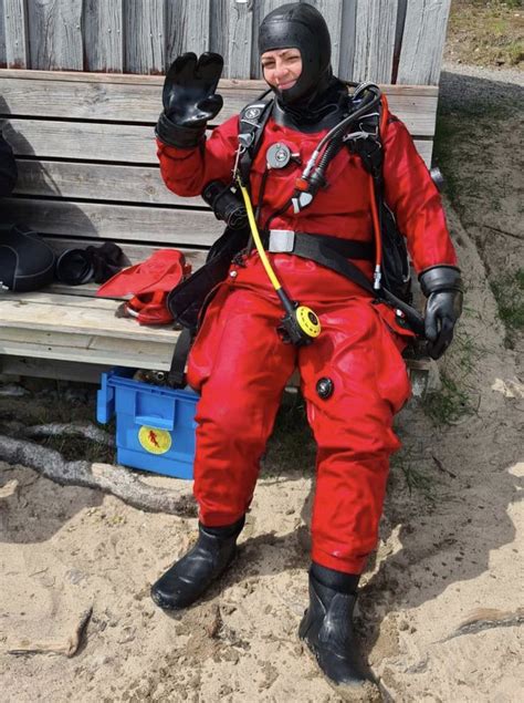 Pin By Ralf On Quick Saves In 2024 Scuba Girl Drysuit Scuba Diver Girls