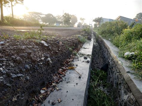 Kurangnya Perencanaan Proyek Drainase Jalan Nasional Di Jombang Diduga