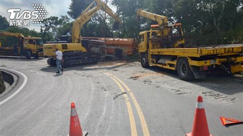 台14線77k下坡路段 砂石車失控自撞翻覆│南投│埔霧公路│砂石車翻覆│tvbs新聞網