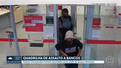 Vídeo Imagens mostram ação de quadrilha de assalto a banco RJ2 G1