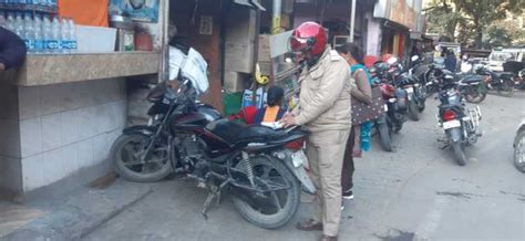 चौकी प्रभारी खैरना एसआई दिलीप कुमार द्वारा शांति व्यवस्था बनाए रखने यातायात के नियमों का