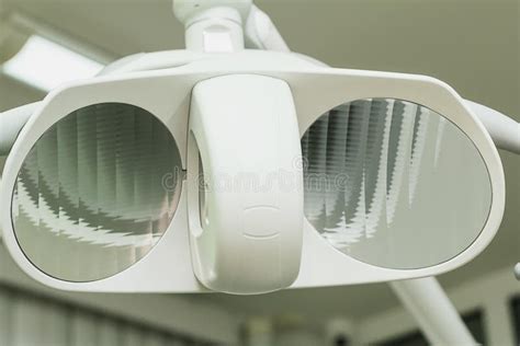Chirurgische Lampe Des Operationsraums Stockfoto - Bild von fachleute ...