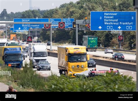 Electronic Highway Sign Hi Res Stock Photography And Images Alamy