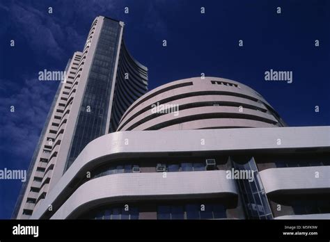 Mumbai dalal street hi-res stock photography and images - Alamy