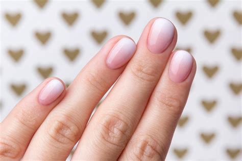 Comment faire une babyboomer sur ongles courts Le Mag Beauté