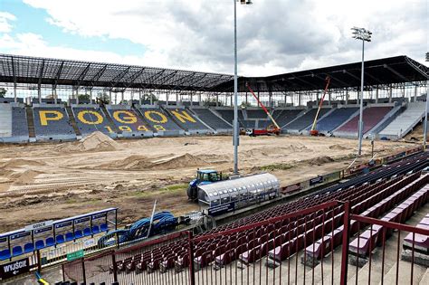 Na Stadionie Pogoni Nie Ma Ju Murawy Ro Nie Trybuna Wschodnia Zobacz