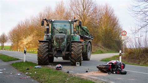 Motorradfahrerin Bei Crash Mit Traktor Schwer Verletzt