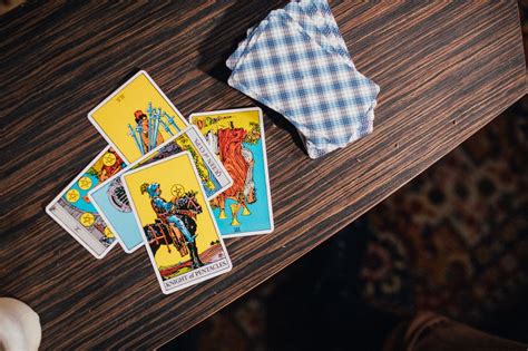 Revelando el Vínculo Místico Mitología y Símbolos en el Tarot CÁBALA