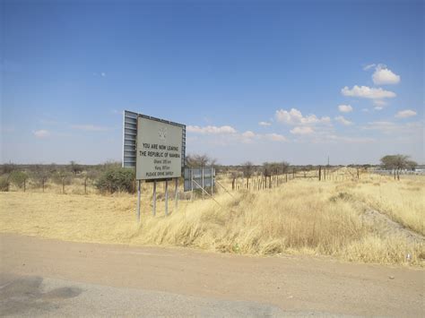 Border between Namibia and Botswana at Buitenpos [OC] [4000x3000 ...