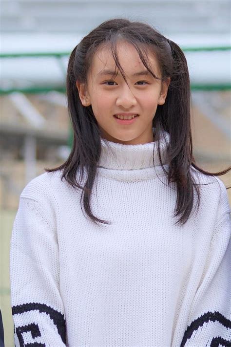 田亮和女儿现身活动与赌王四太合照 14岁森碟穿着清新好少女新浪图片