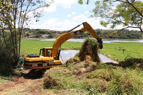 Prefeitura De Atibaia Investe Em Obras De Desassoreamento Na Represa Da